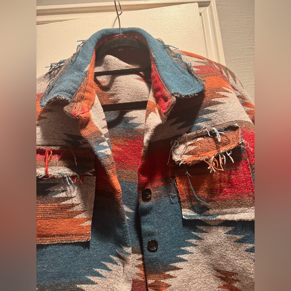 Aztec Distressed Style Shacket - Picture 4 of 7